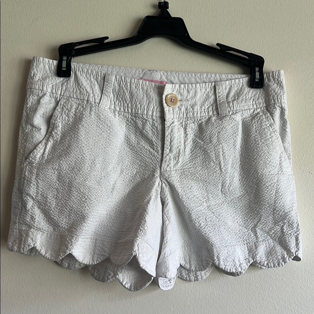 Lilly Pulitzer White Scalloped Women Shorts size 0